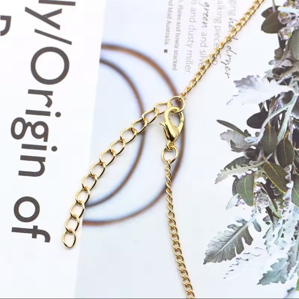 Gold Bee Pendant Necklace – Cute & Chic - Picture 4 of 7